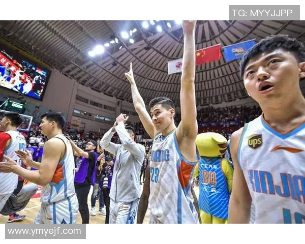 广东与新疆总决赛现场激情四溢球迷热情助阵巅峰对决 广东与新疆总决赛现场激情四溢球迷热情助阵巅峰对决