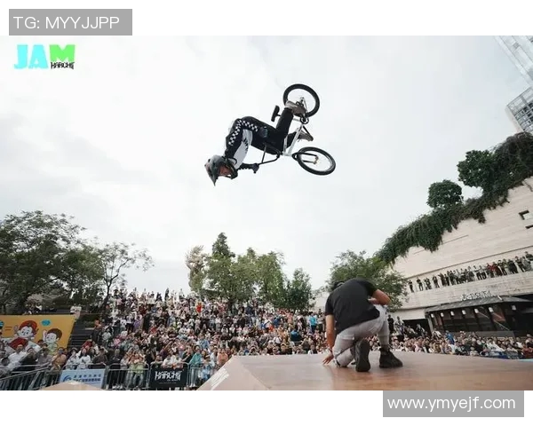 重庆滑板队在极限运动联赛中的战术表现分析与点评