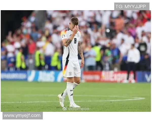 克罗斯：从足球天才到战术大师的华丽转身与辉煌历程